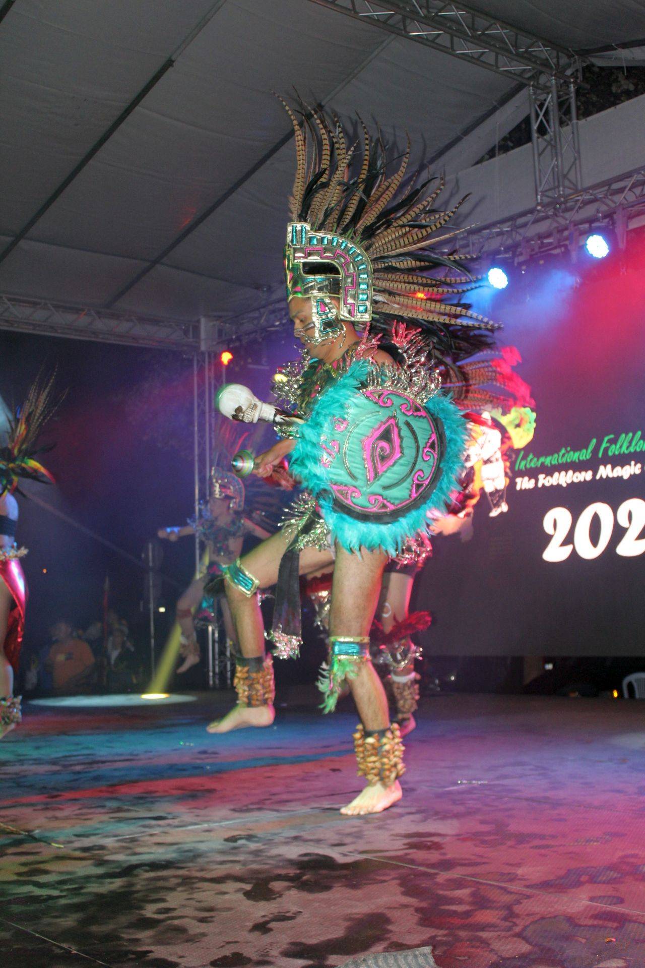  С впечатляващ галаконцерт приключи Четвъртият интернационален фолклорен фестивал 